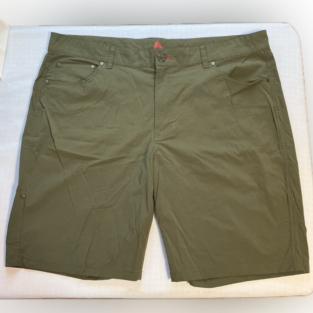 LLBean Men’s Active Olive Green Shorts Size 40